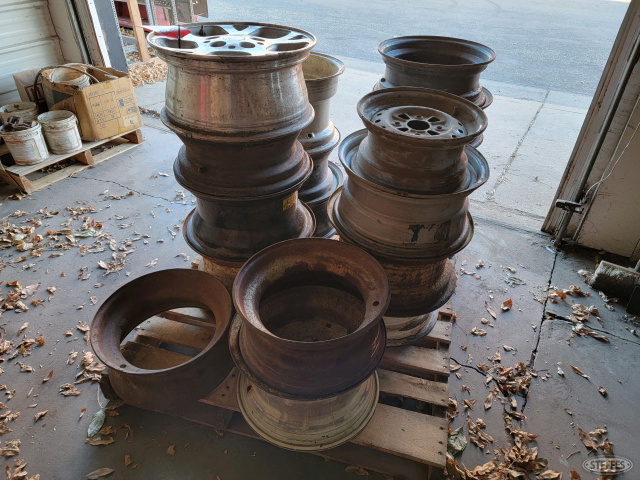 Pallet of used rims
